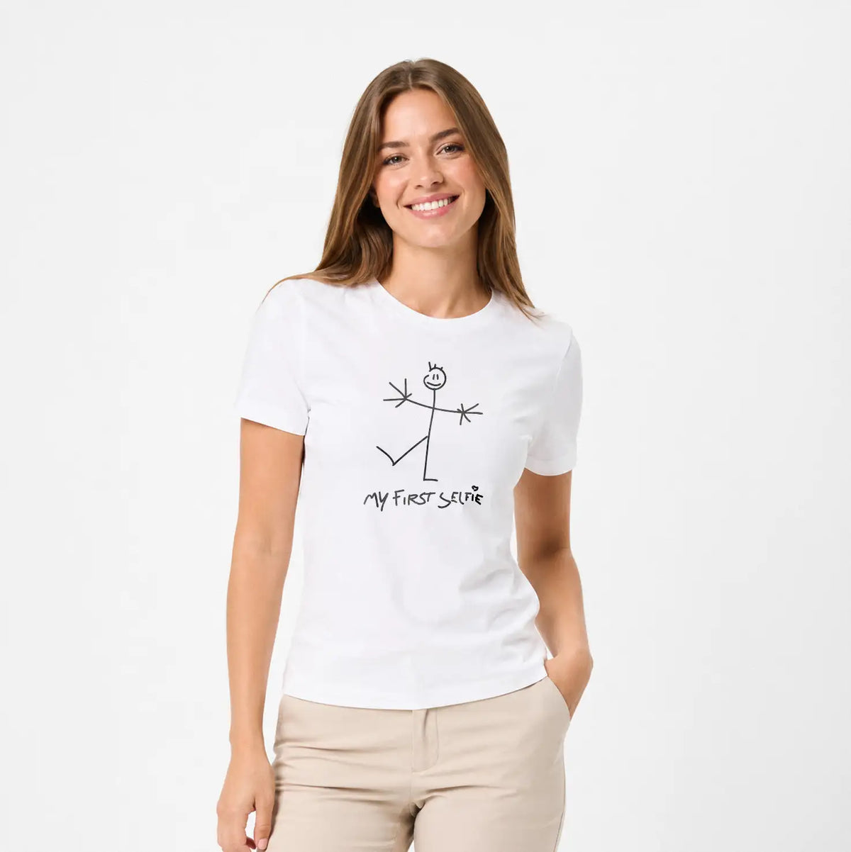 Bannière Rueduteeshirt - femme debout portant un t-shirt blanc de qualité.
